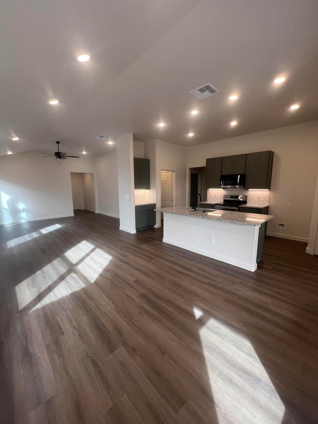 Building Photo - 3111 140th St