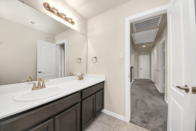 Building Photo - 21254 Lucknow Ln