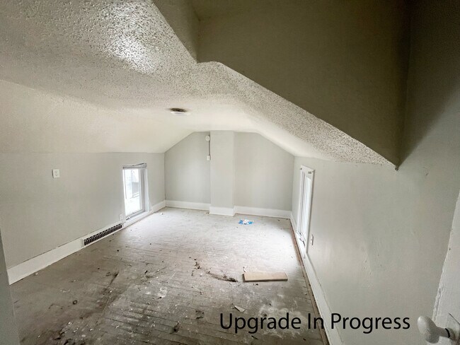 Building Photo - 507 Iowa Ave