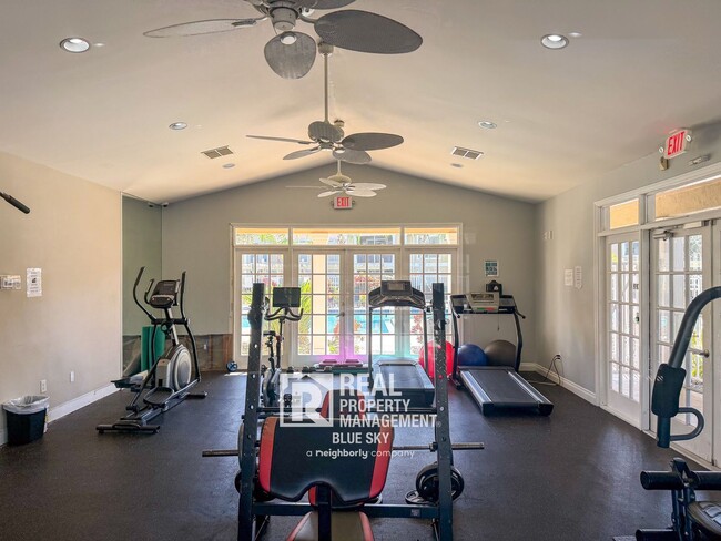 Building Photo - 9481 Highland Oak Dr