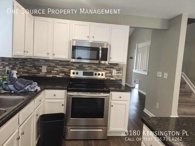 Building Photo - 3180 Kensington Pl