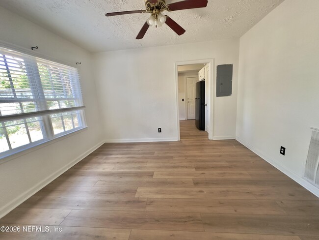 Building Photo - 2051 Danese St