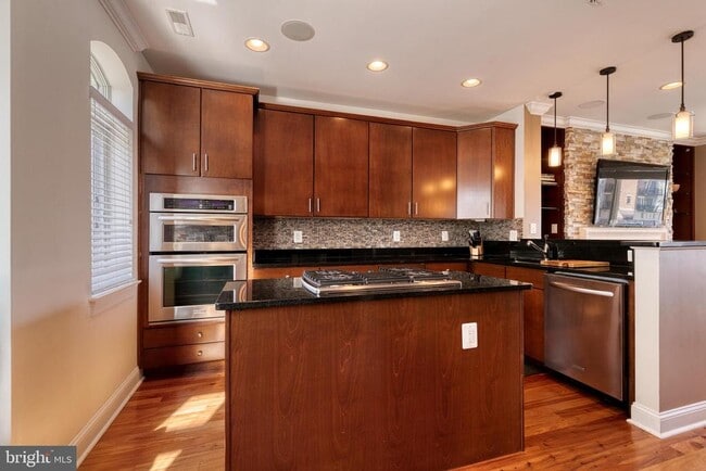 Building Photo - 903 Valencia Ct