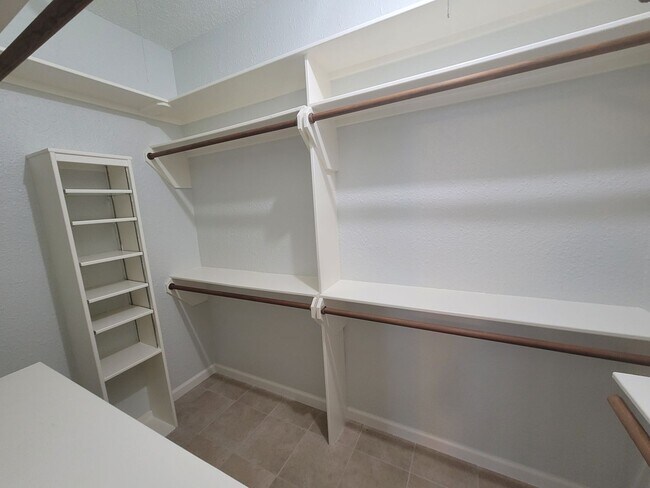 Building Photo - 7079 N Holiday