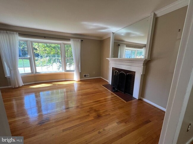 Building Photo - 8407 W Boulevard Dr