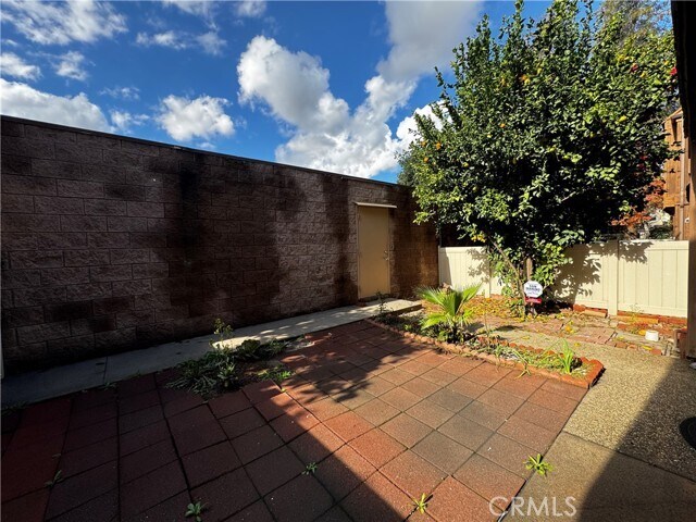 Building Photo - 455 W Duarte Rd