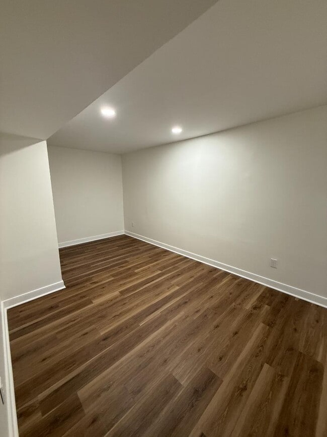 Building Photo - 415 Doak St