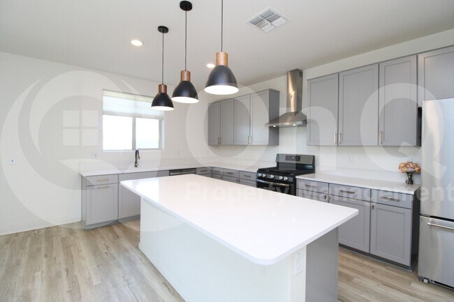 Building Photo - 7549 N 125th Dr