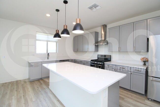 Building Photo - 7549 N 125th Ln