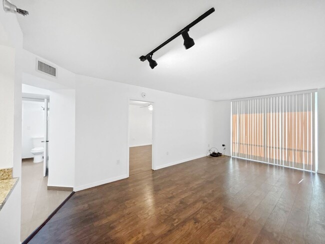 Building Photo - Prime Clearwater Condo for Rent at Crystal Bay - 1bed | 1 bath