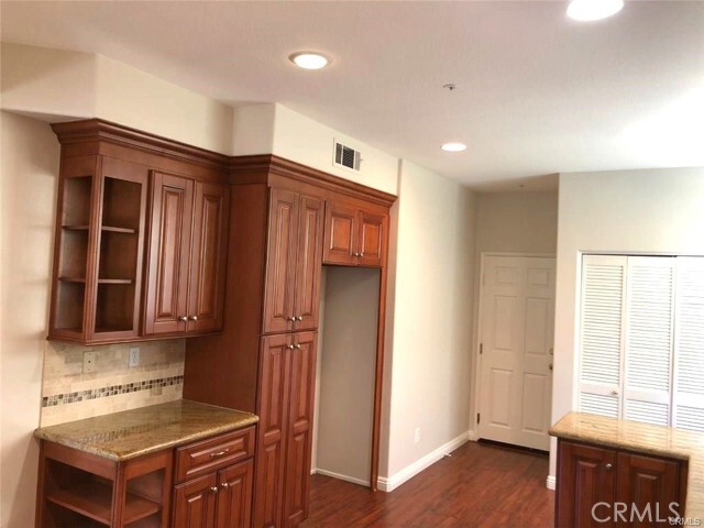 Building Photo - 619 N Jimenez Ln