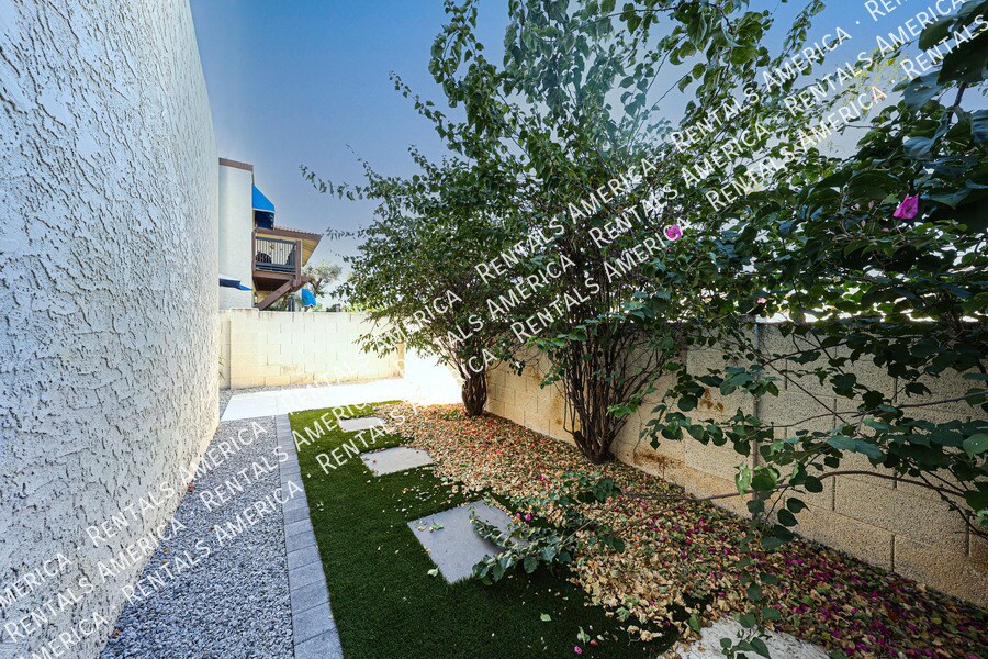 Building Photo - 8821 S 48th St