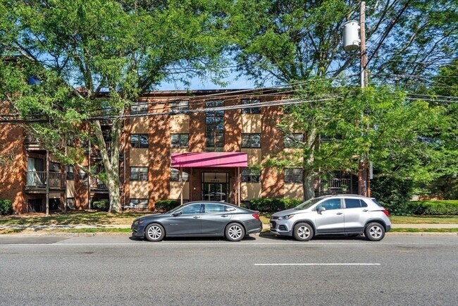 Building Photo - 4925 Washington St