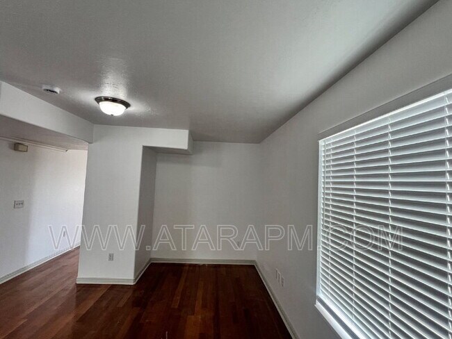 Building Photo - 574 Northlake Dr