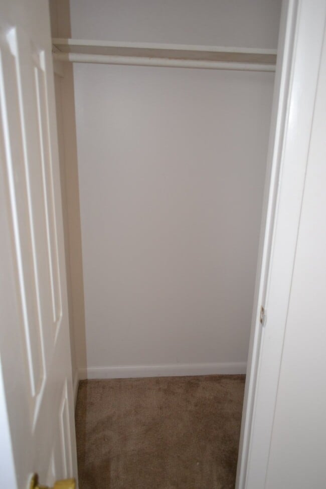 Building Photo - Apartment for Rent