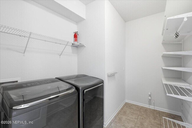 Building Photo - 102 Ann Scott Dr