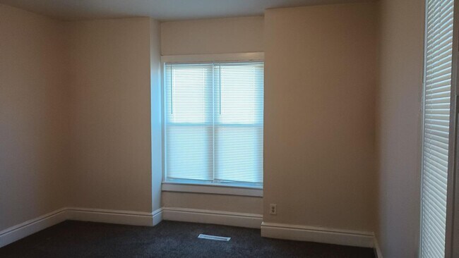 Building Photo - 449 Park Ave