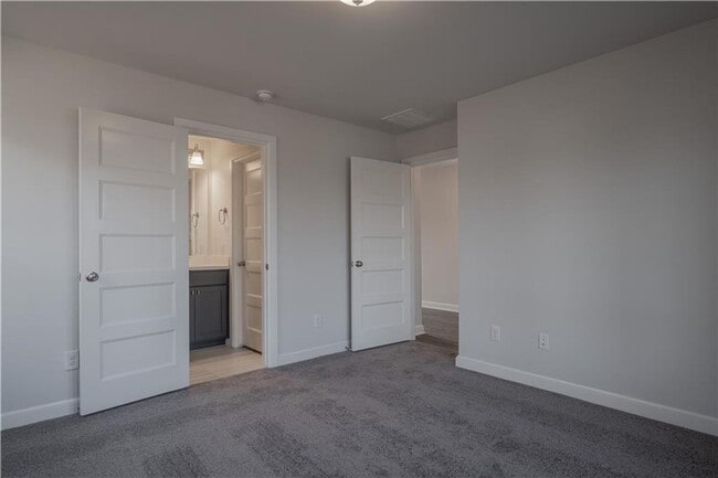 Building Photo - Three bed home in Deer Creek schools