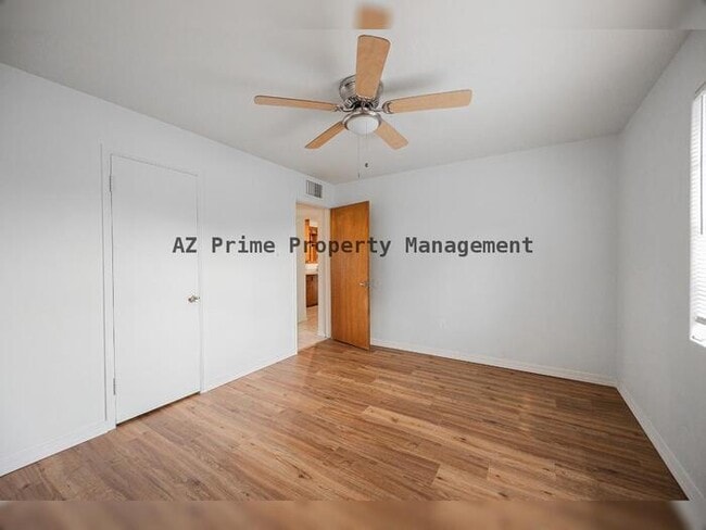 Building Photo - 9430 N 11th Pl