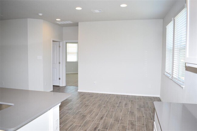 Building Photo - 204 Shugart St