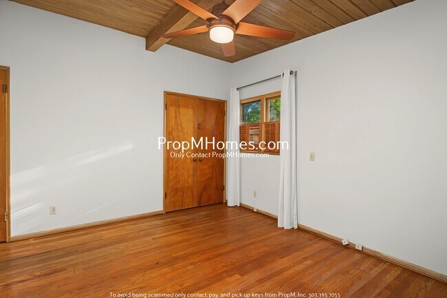Building Photo - 2 Bedroom Mid Century Modern Home with Total Privacy!