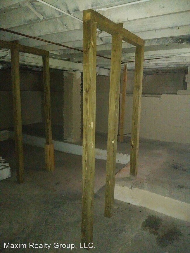 Building Photo - 4 br, 1.5 bath House - 2885 BINNEY ST