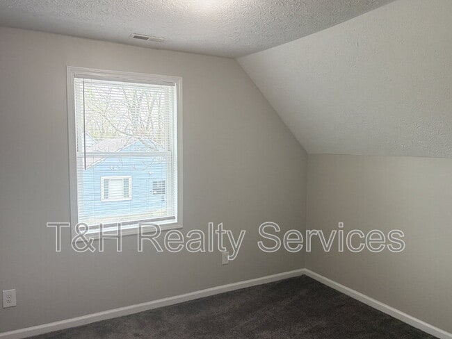 Building Photo - 731 N Arnolda Ave