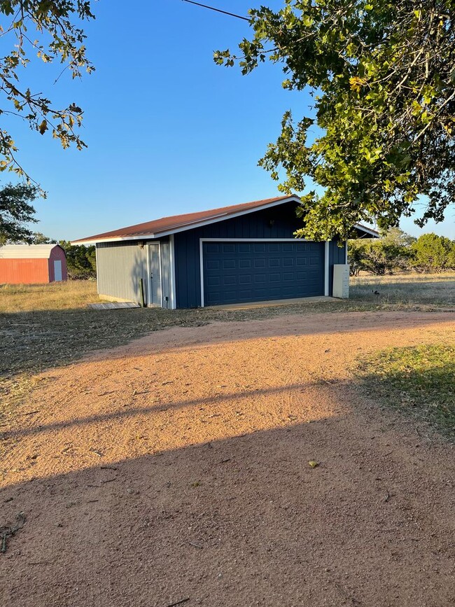 Building Photo - Working Ranch Estate Home