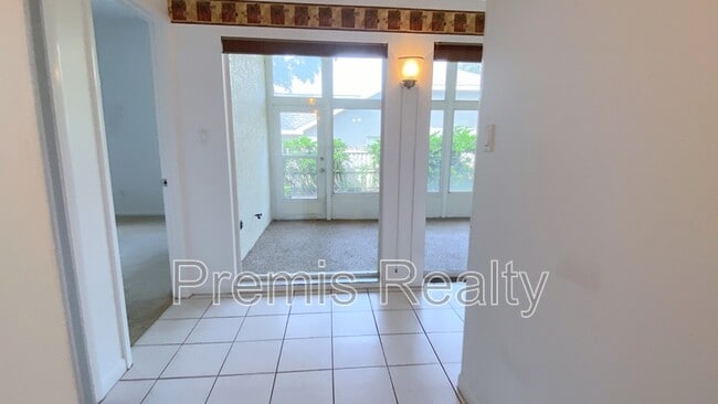 Building Photo - 642 Weathersfield Dr