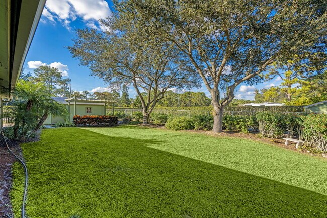 Building Photo - 11989 Persimmon Blvd