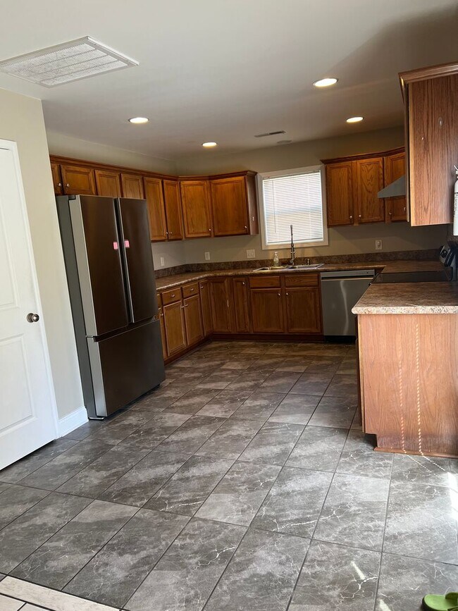 Building Photo - 7108 Verona Dr
