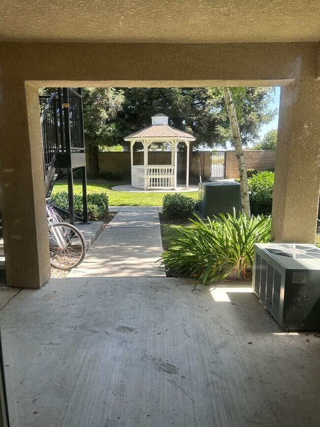 Building Photo - Spacious Condo in a Gated Community in Tracy
