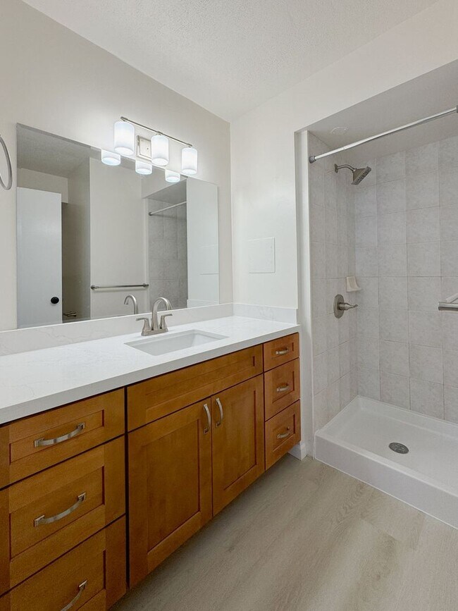 Building Photo - 927 Prospect St