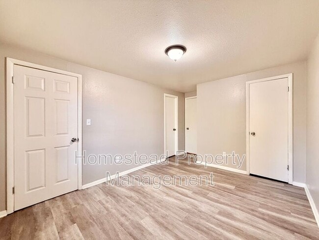 Building Photo - 1132 SW 61st St