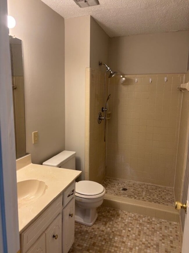 Building Photo - Available Now! Managed by Blanchard and Calhoun