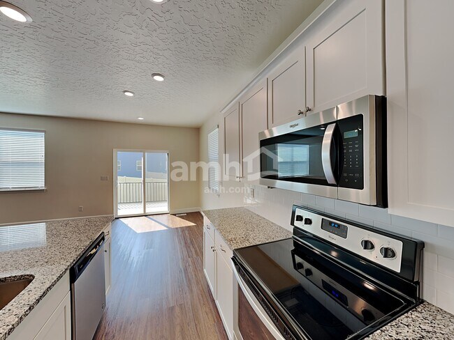 Building Photo - 2986 E N Vlg Dr