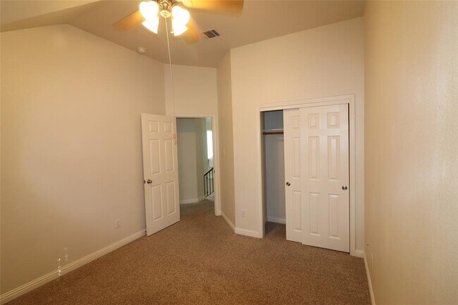 Building Photo - 806 Zappa Dr