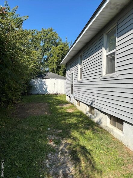 Building Photo - 2032 Utley Rd