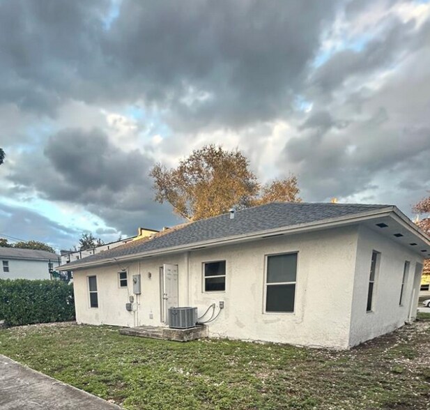 Building Photo - 1724 NW 1st Pl