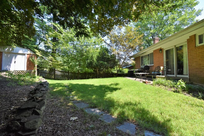 Building Photo - Fantastic 4 bedroom, 2 full bath, 2 half bath home in Close in Silver Spring!
