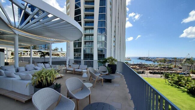 Building Photo - 1000 Auahi St #3913