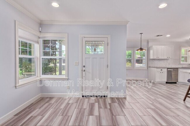 Building Photo - 1513 E Earll Dr