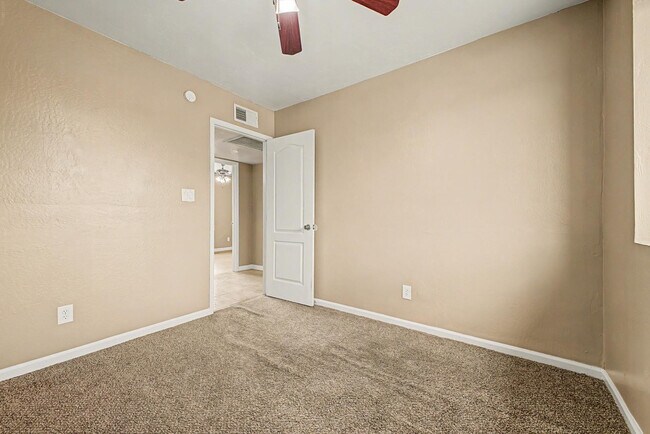 Building Photo - 17801 N 8th Dr