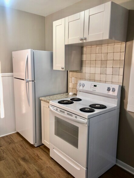 Building Photo - 17161 Redford St