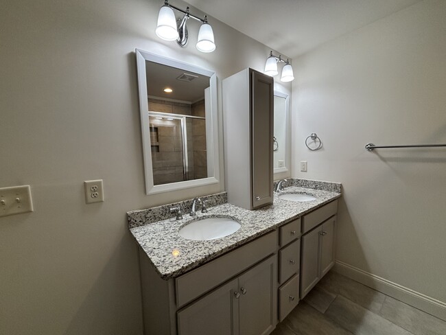 Building Photo - 4147 Lennox Wy