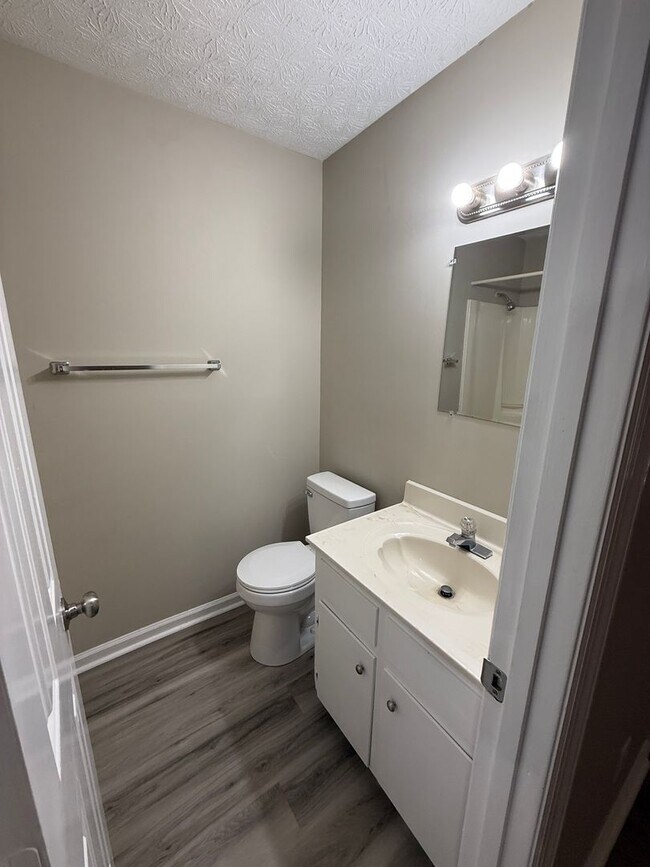 Building Photo - 115/117 Vintage Ct