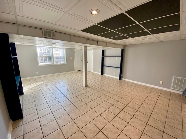 Building Photo - 4408 Juneau Dr