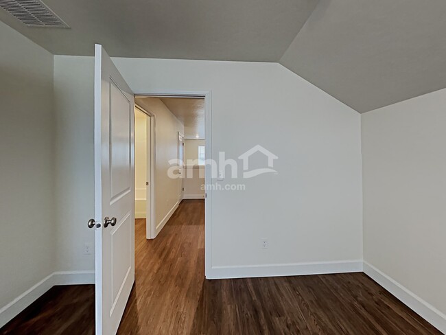 Building Photo - 108 E Sicily Dr