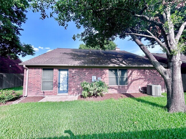 Building Photo - 10011 Territory Ln