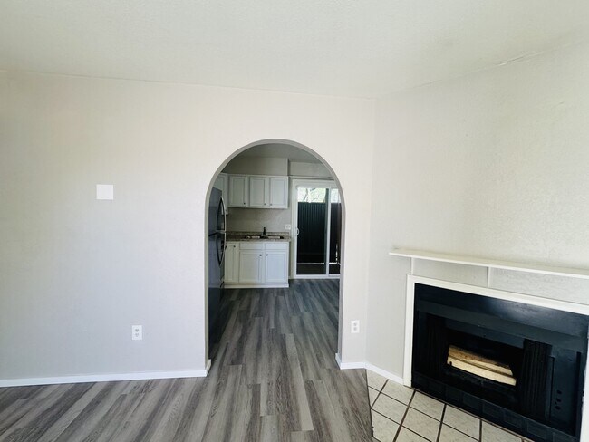 Building Photo - 2643 N Alvernon Way